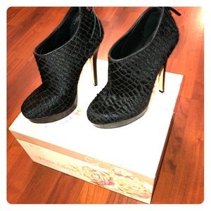 House of Harlow 1960 Blk Natalia Laser-croco Boot